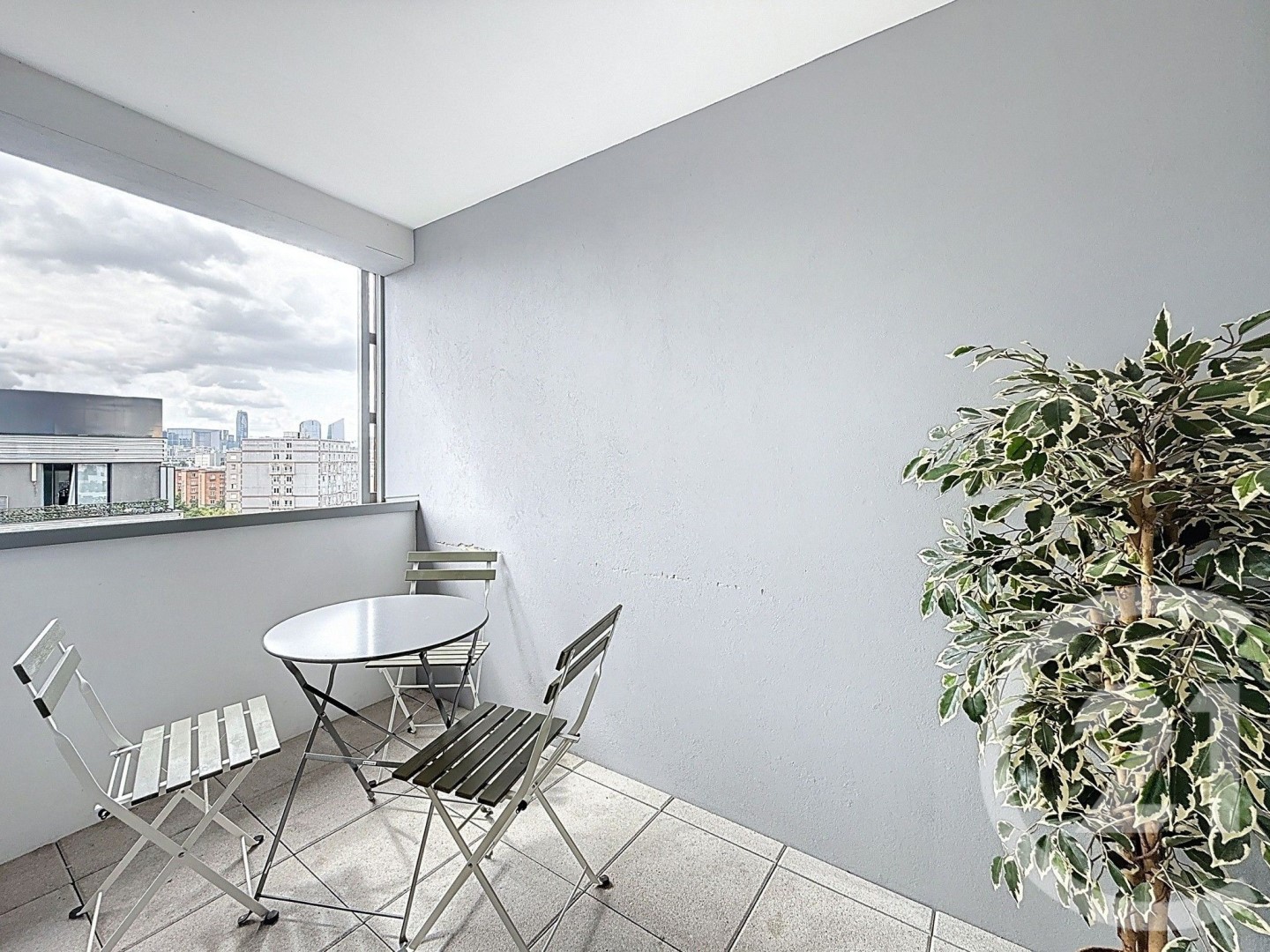 For sale, 78 sqm apartment in Colombes.