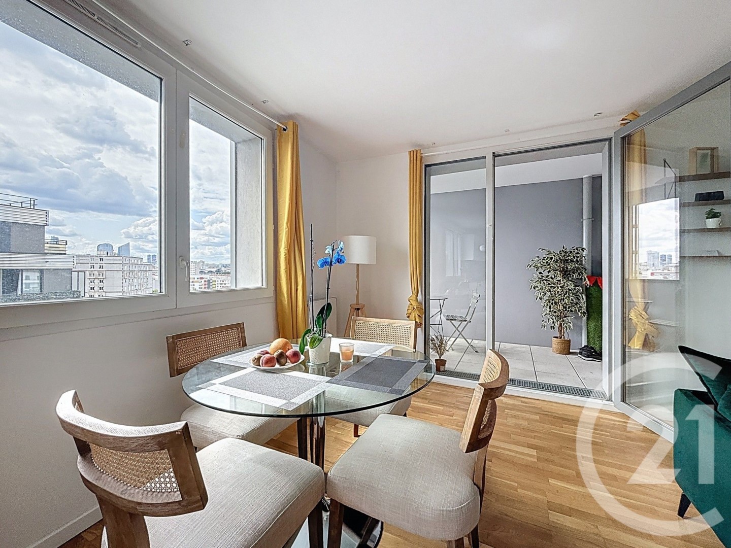 For sale, 78 sqm apartment in Colombes.