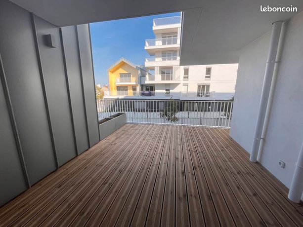Furnished rental 4-room apartment 87 sqm with 24 sqm terrace