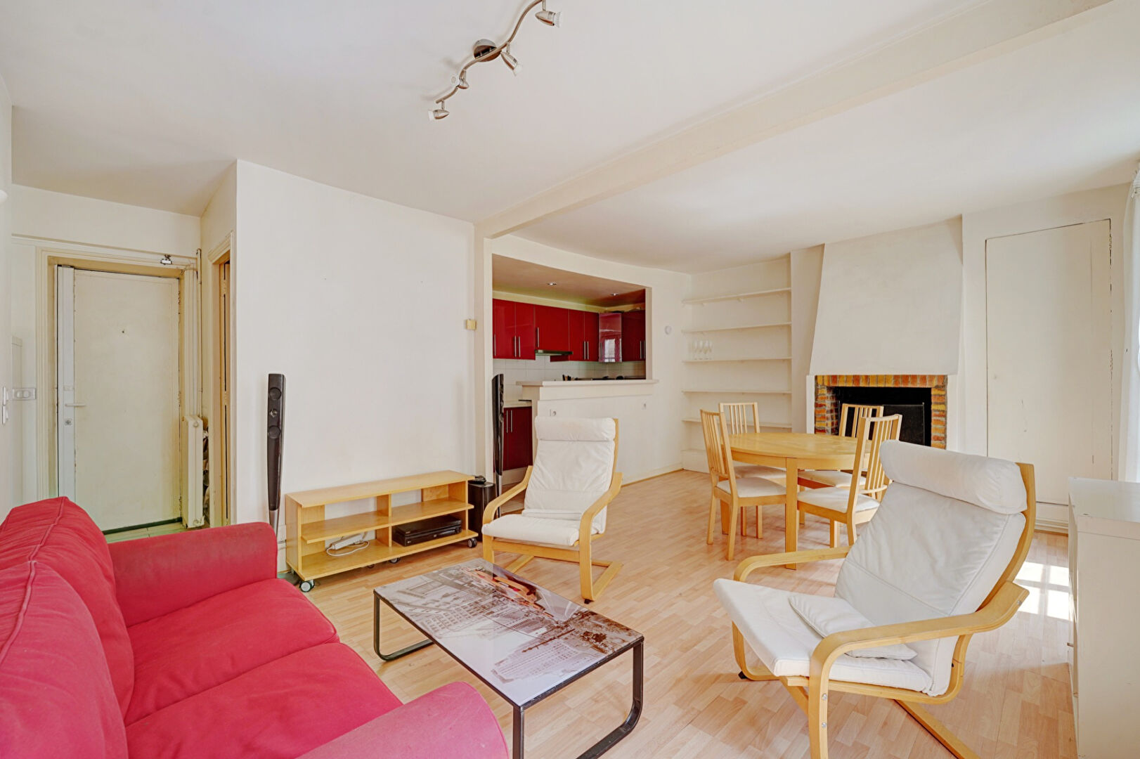 For sale, 64 sqm apartment in PARIS 11