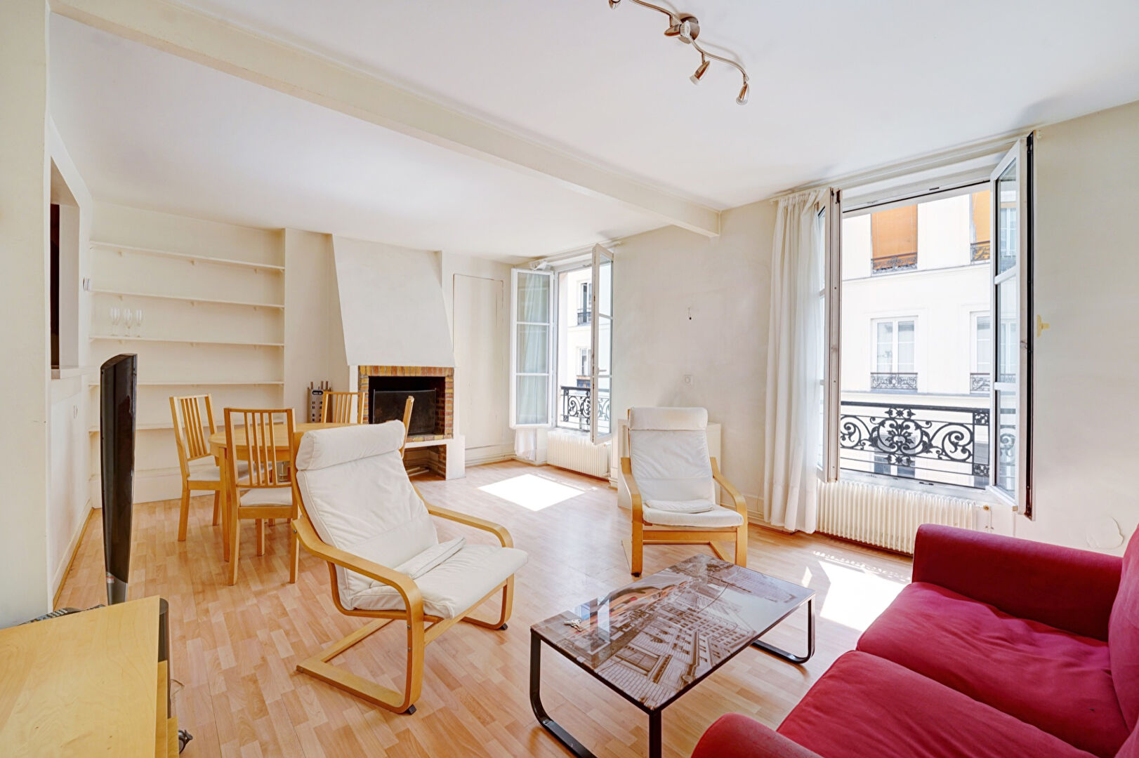 For sale, 64 sqm apartment in PARIS 11