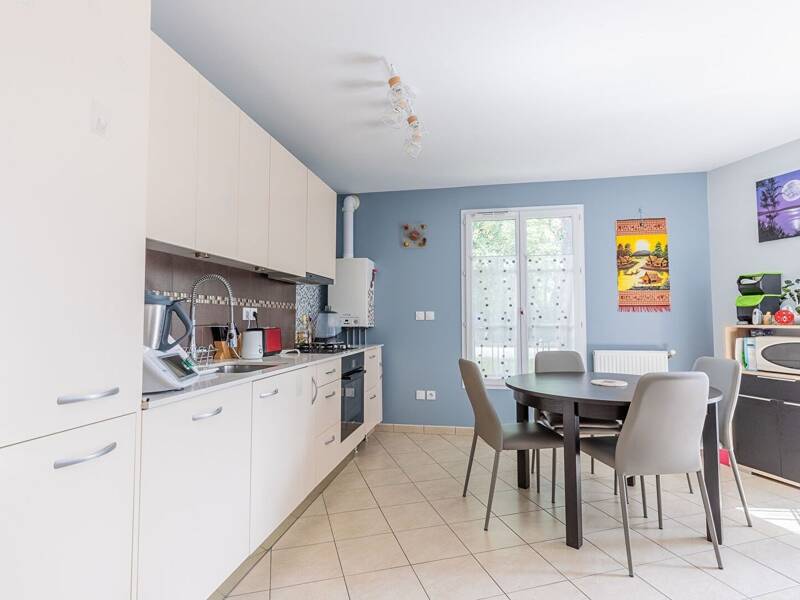 Bright T2 63 sqm with garden in Sainte Geneviève des Bois