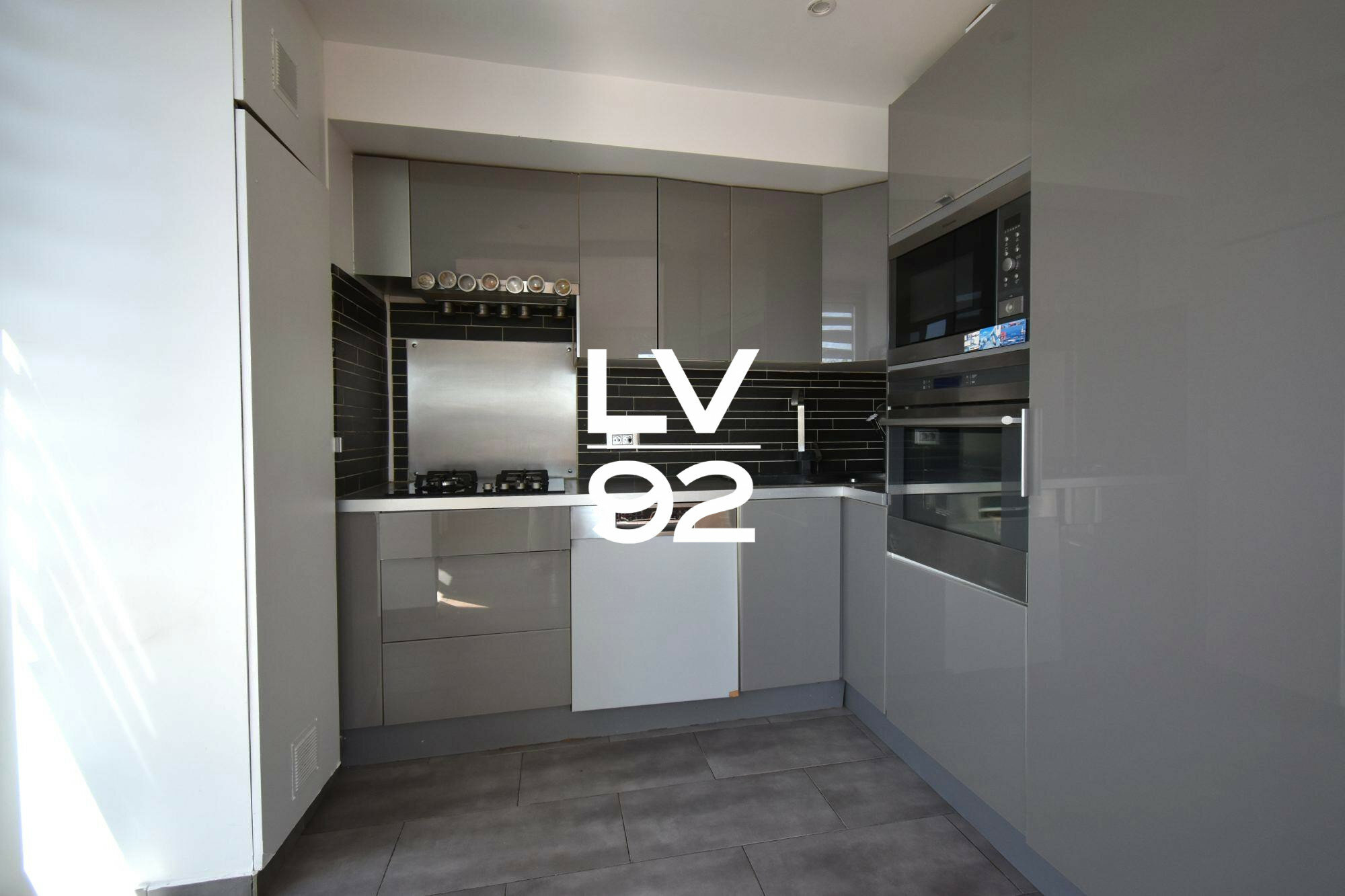 Appartement 3 pièces meublé avec terrasse et parking