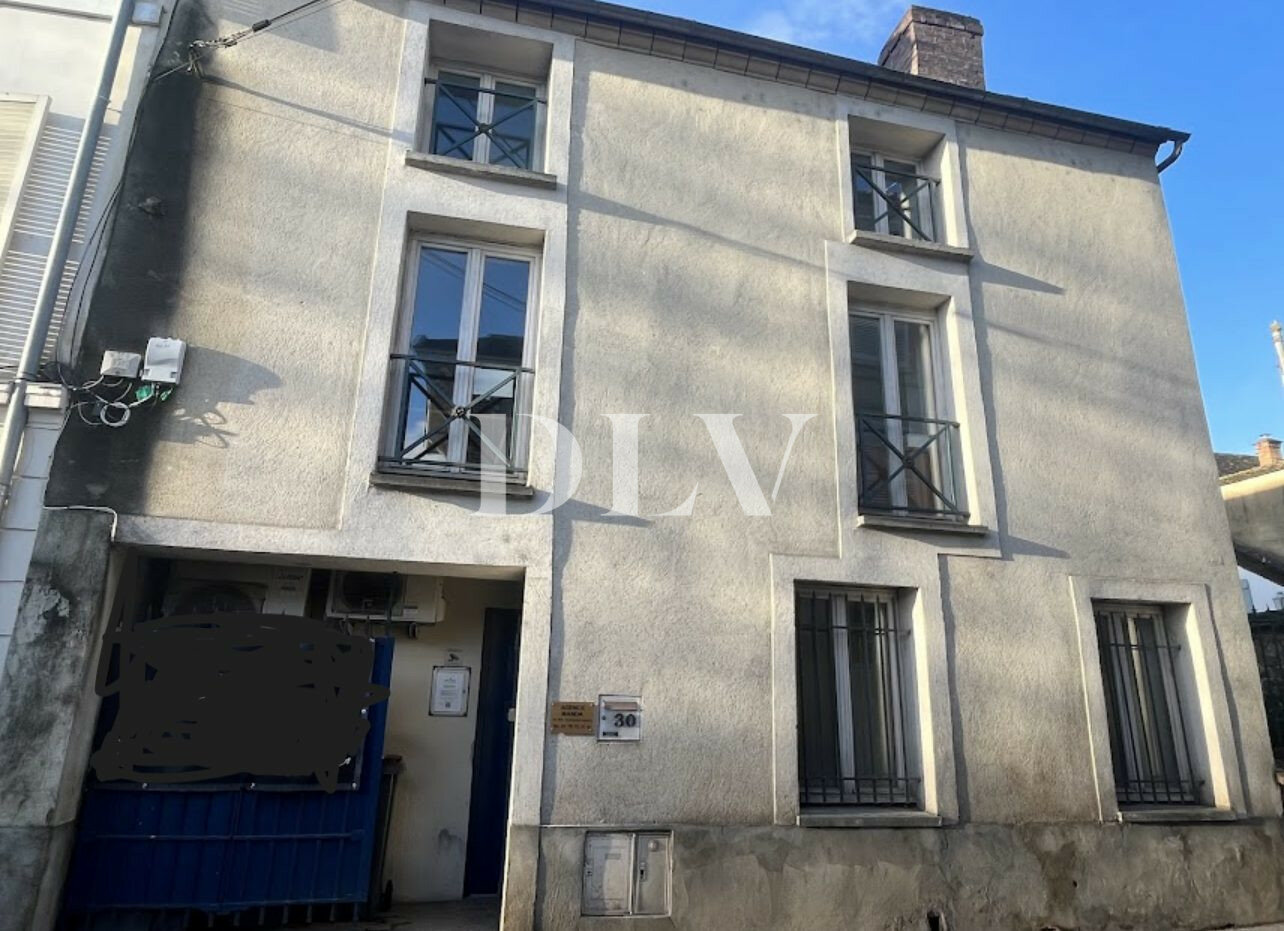 FONTAINEBLEAU CENTER - 140 sqm BUILDING WITH 5 OFFICES