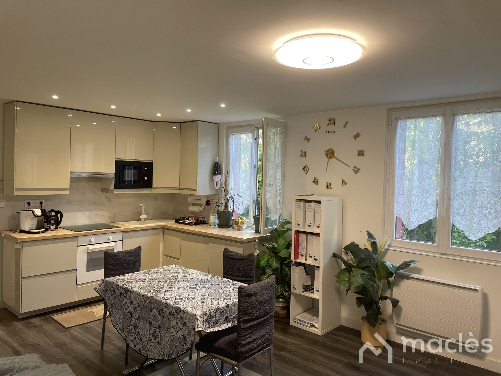 Charming 2-Room Apartment in Excellent Condition