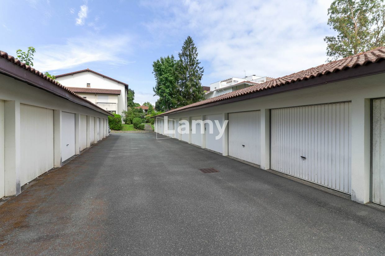 Sale apartment of 55sqm in ANGLET
