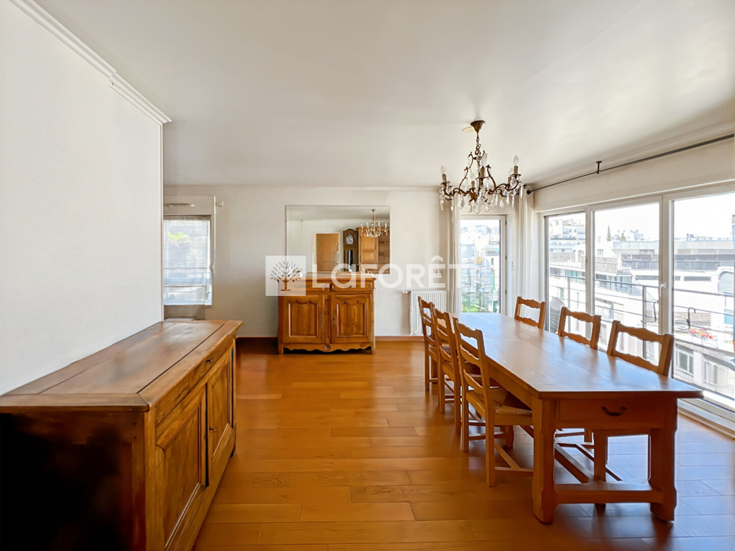 Sale of a 121 sqm apartment in PARIS 15.