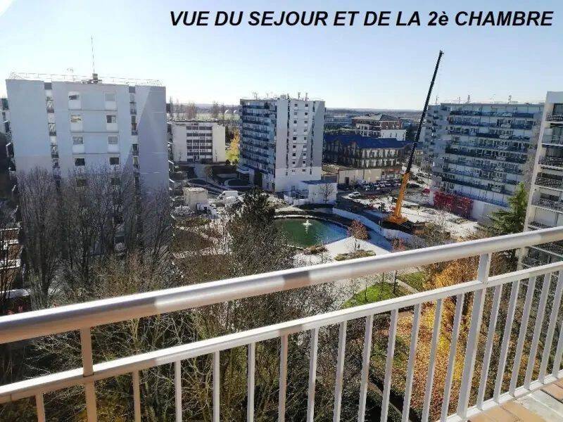 3-Bedroom 65sqm Top Floor Apartment with Balcony Vélizy-Villacoublay