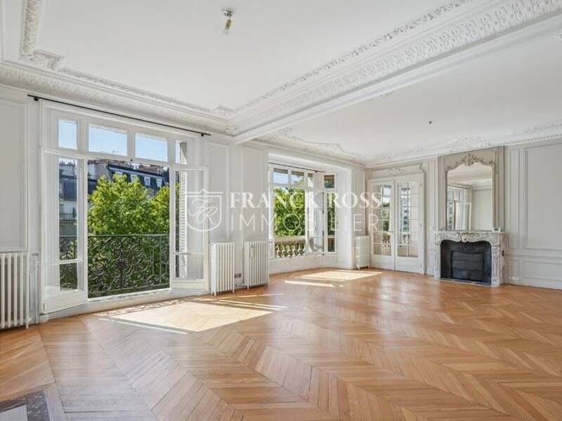 Rental apartment of 140 sqm in PARIS 7