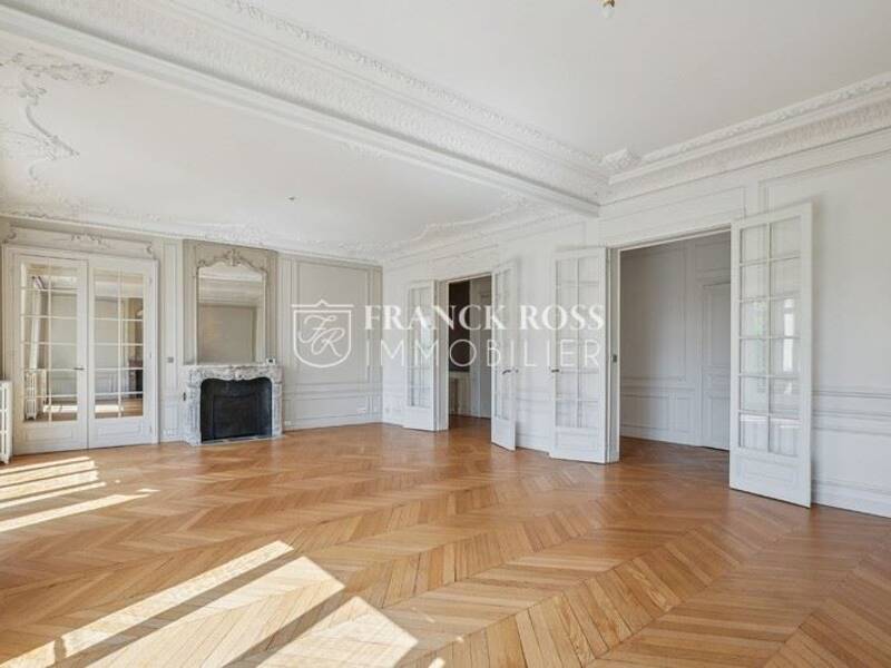 Rental apartment of 140 sqm in PARIS 7