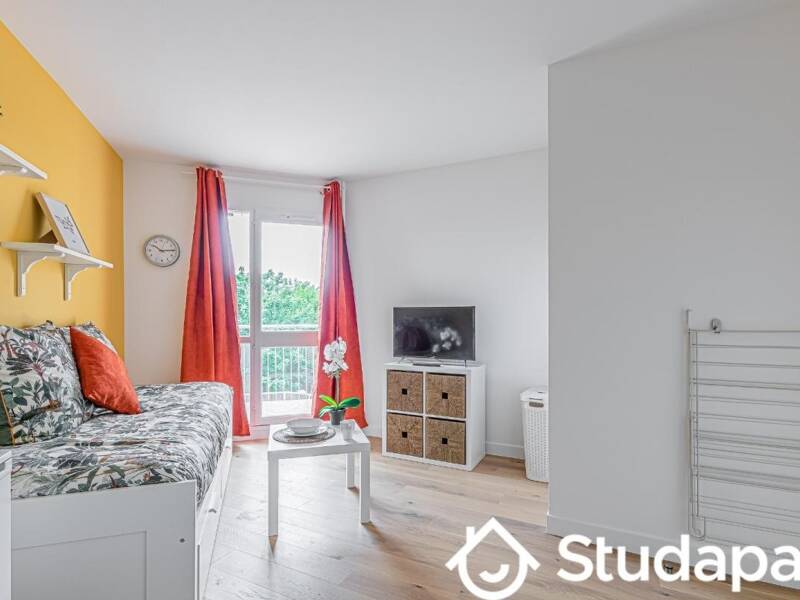 Bright furnished 1-bedroom apartment 10 sqm near RER D Pierrefitte-sur-Seine