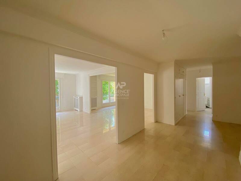 121sqm apartment for rent in Versailles