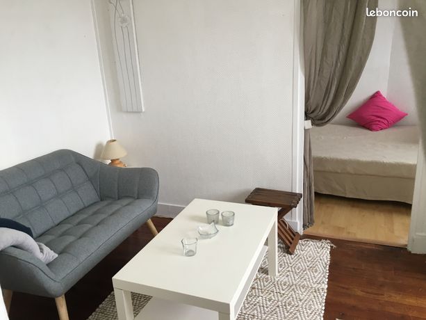Furnished 1-bedroom apartment 27 sqm - City center. Available from August 25, 2025.