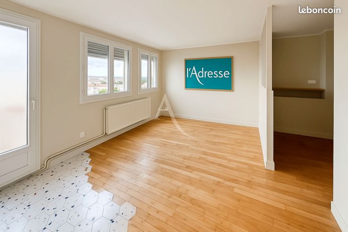 1-Bedroom Apartment 30 sqm Top Floor with Balcony Saint-Maur-des-Fossés 94100