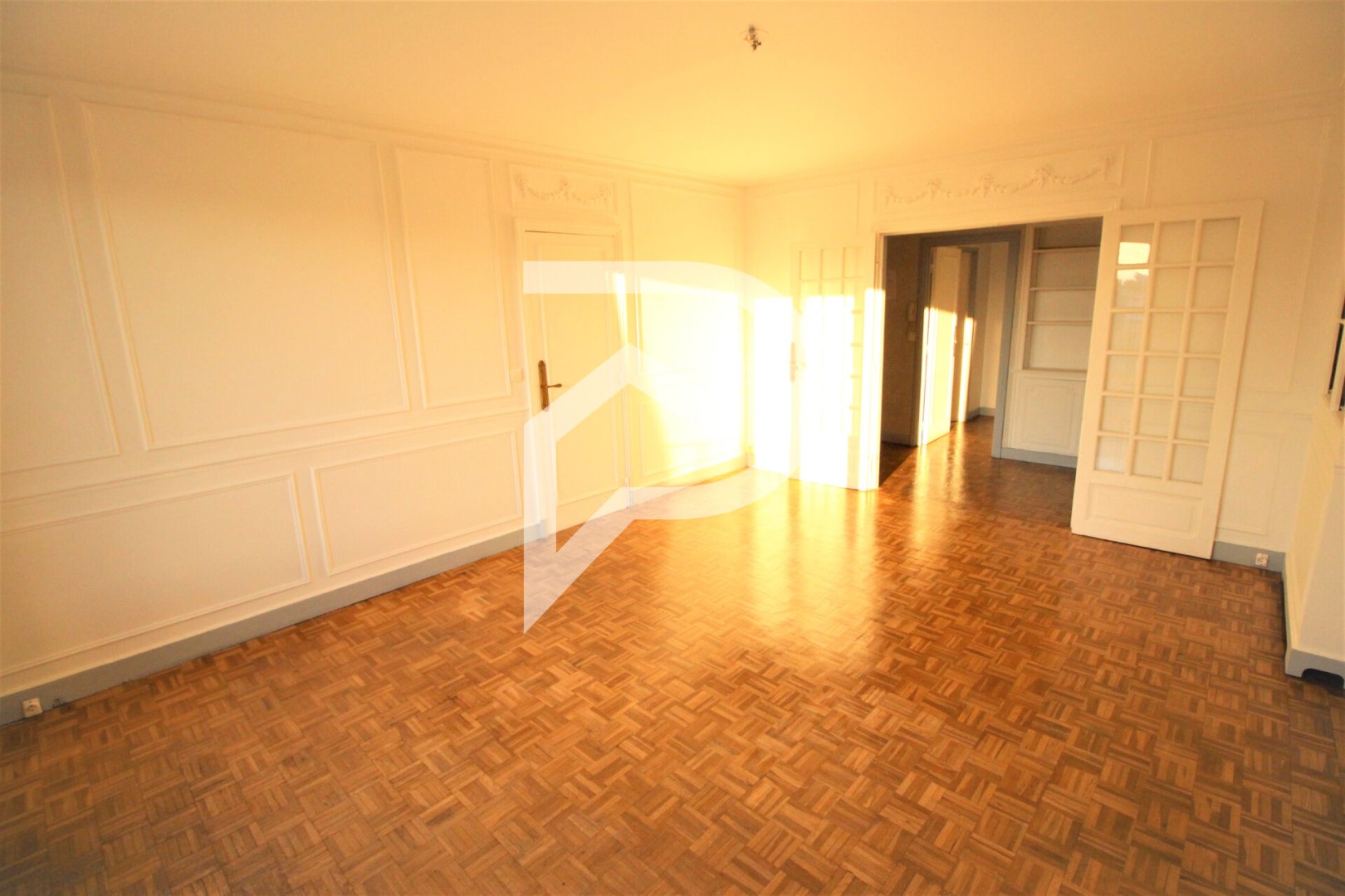 Bright 3-Room Apartment 73sqm Top Floor CityJuif No Overlook