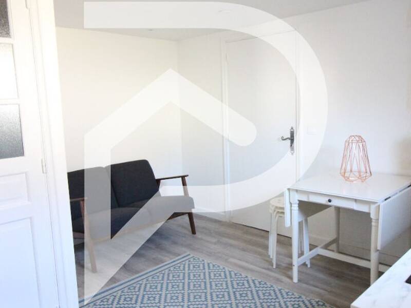 Furnished 1-Bedroom Apartment 44 sqm with Terrace in Villejuif 94800