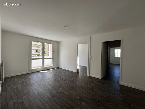 4-Room Apartment 73 sqm with Balcony in Alfortville 94140