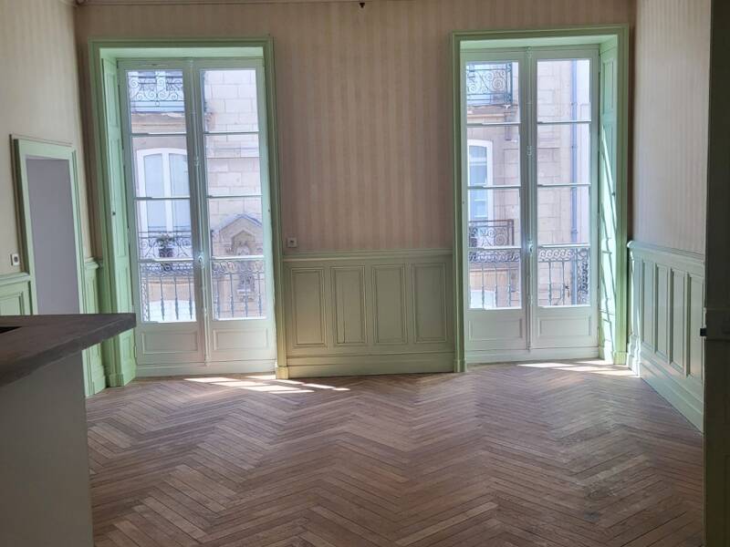 T2 52m² rénové avec ascenseur à Nantes Centre Place Sainte Croix