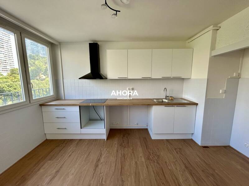 83 sqm apartment for rent in Marseille 9