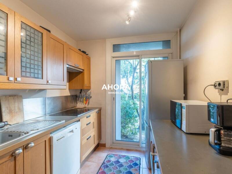 Rental apartment of 60sqm in MARSEILLE 8.