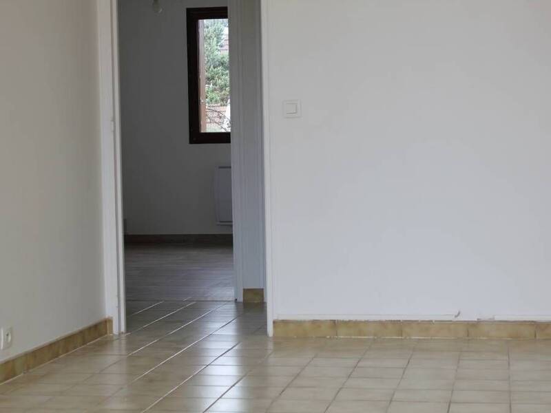 Bright 1-Bedroom 38 sqm Renovated Apartment in Gagny Near RER & Shops