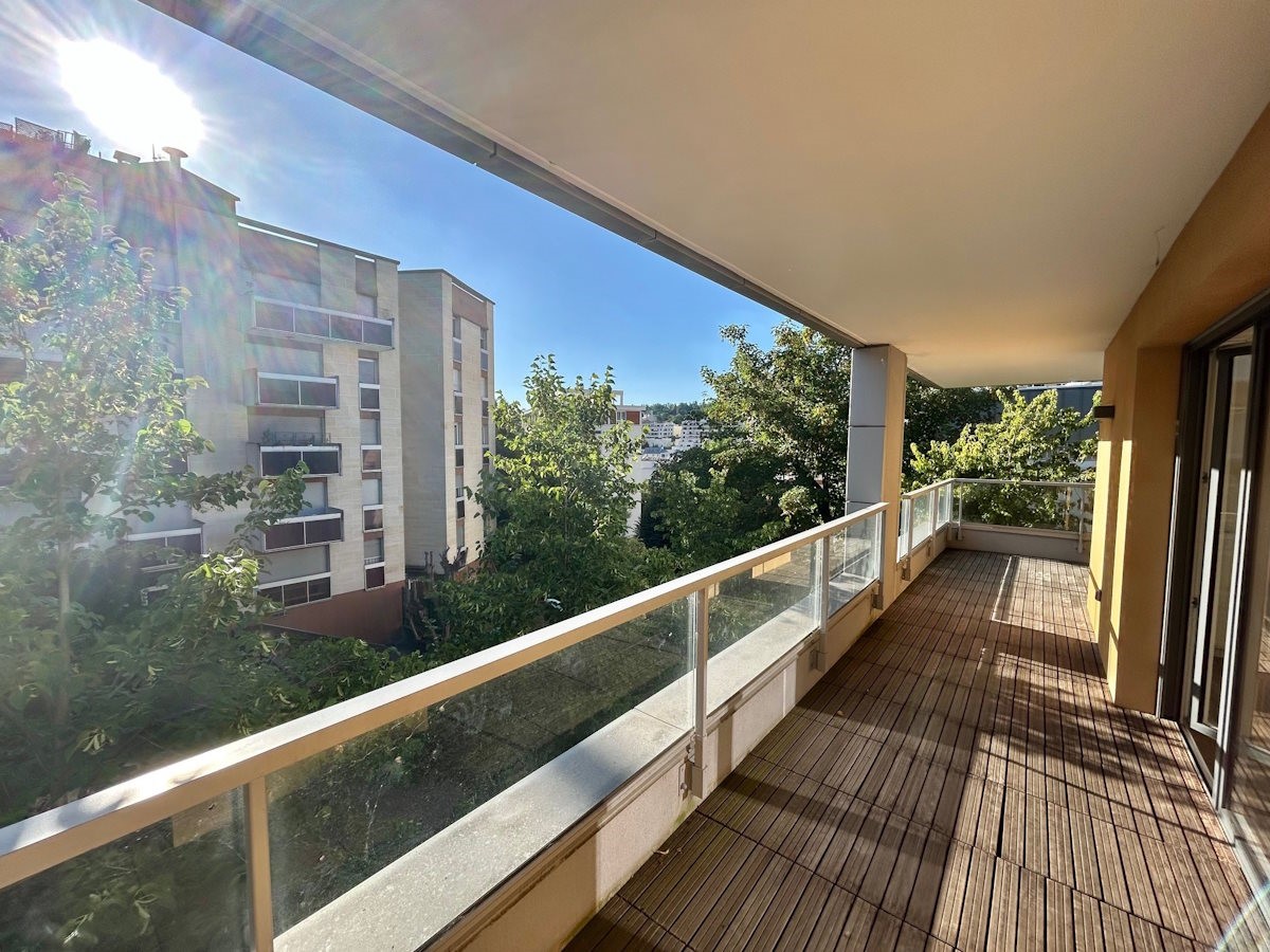 Apartment for rent, 104 sqm, in SEVRES.