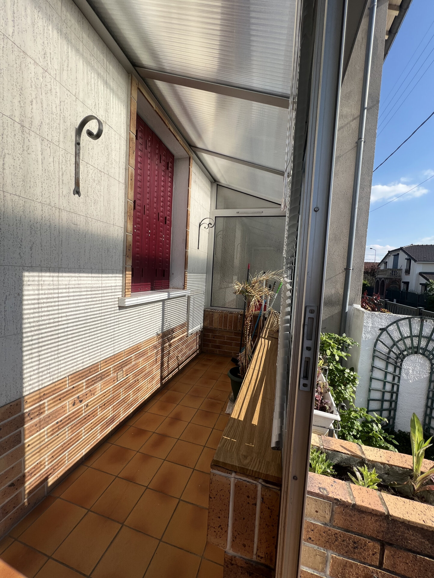 House located 5 minutes on foot from the RER A and lines J and L stations