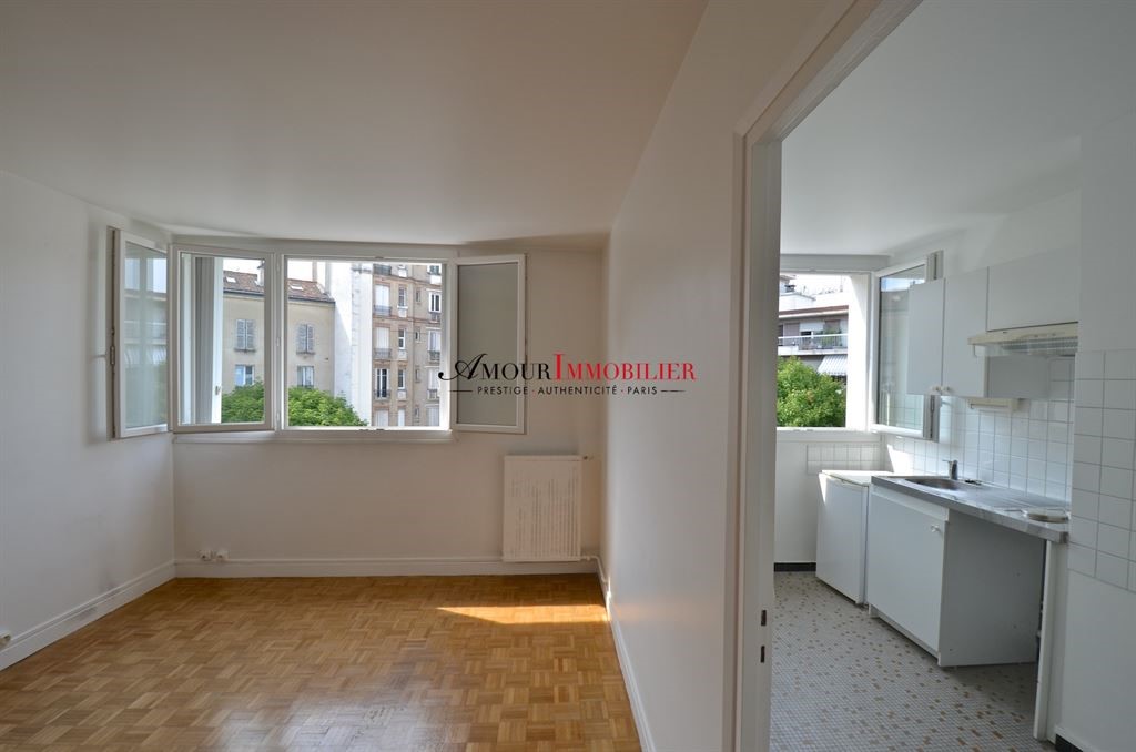 For sale: 32 sqm apartment in PARIS 12.