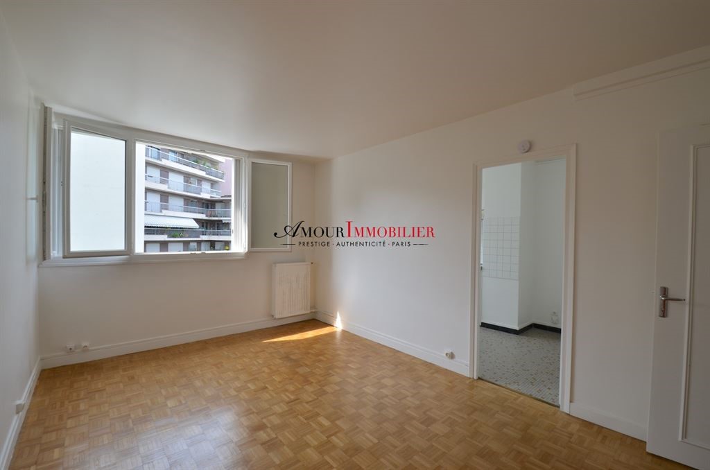 For sale: 32 sqm apartment in PARIS 12.