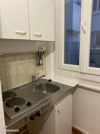 Furnished studio 24 sqm for rent - 870 euros all charges included.
