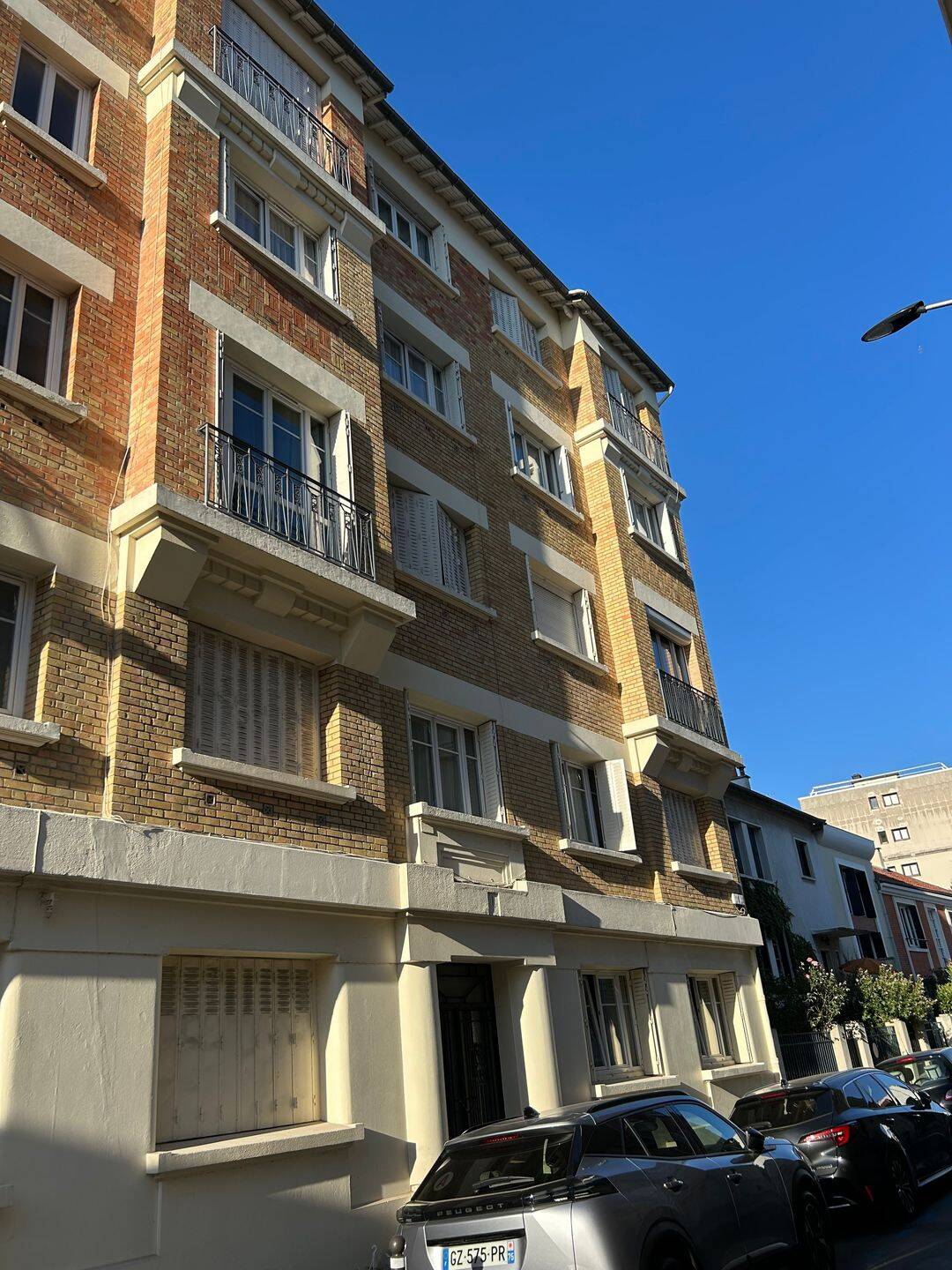 Beautiful T2 in Bois Colombes very close to the train station.
