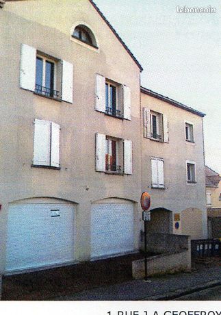 Studio in a small secure residence near the train station