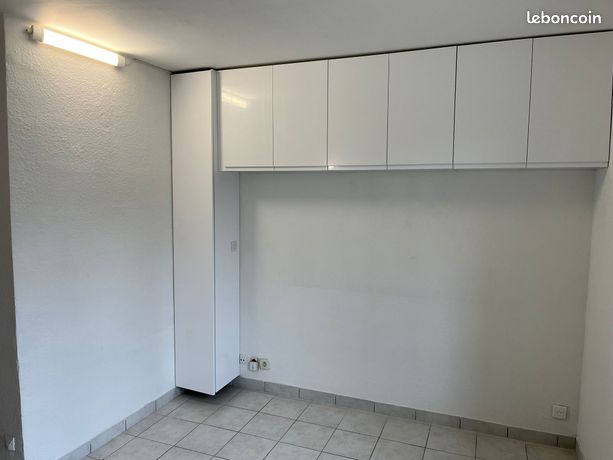 Studio in a small secure residence near the train station