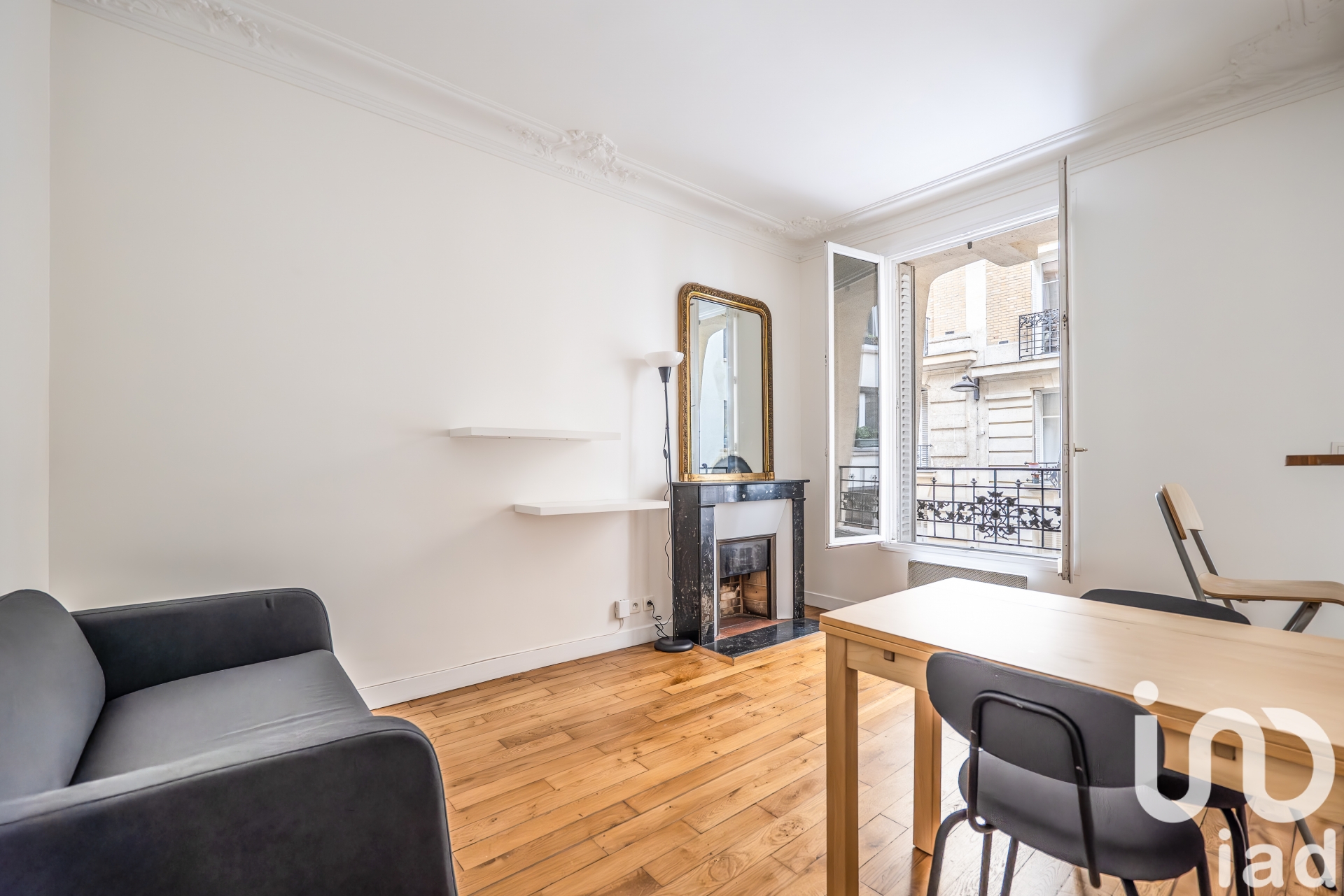 Apartment in Paris (75017)