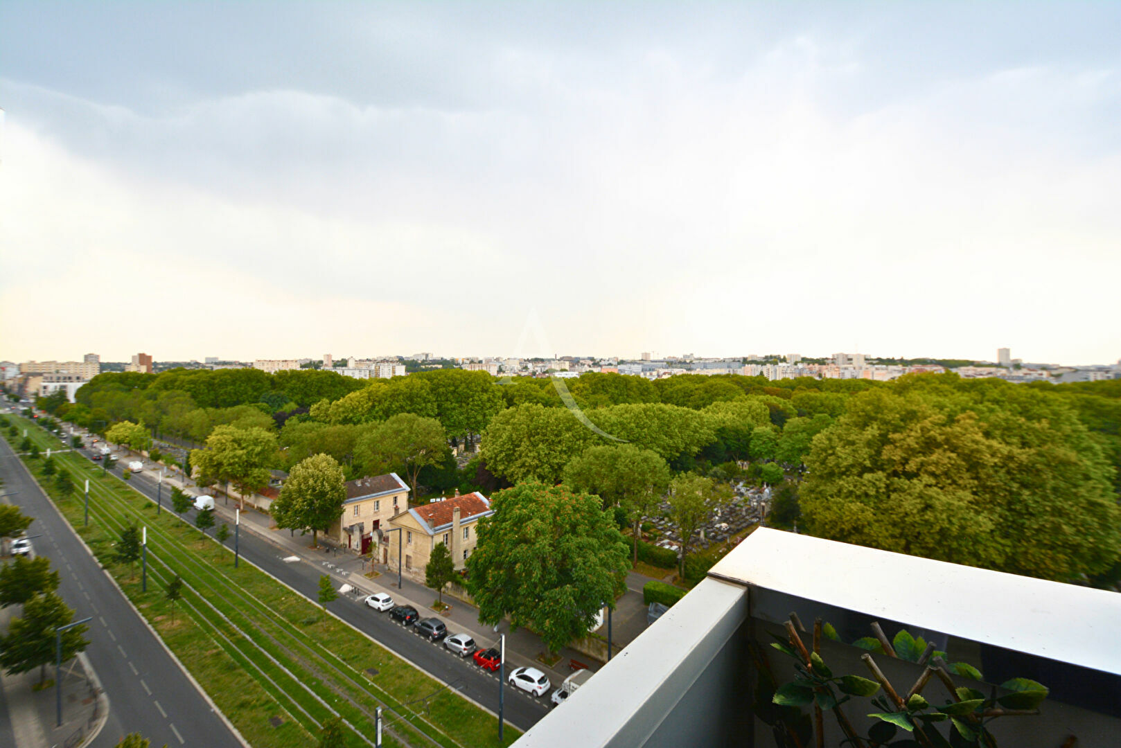 Appartement F4 meublé - 3 balcons et parking
