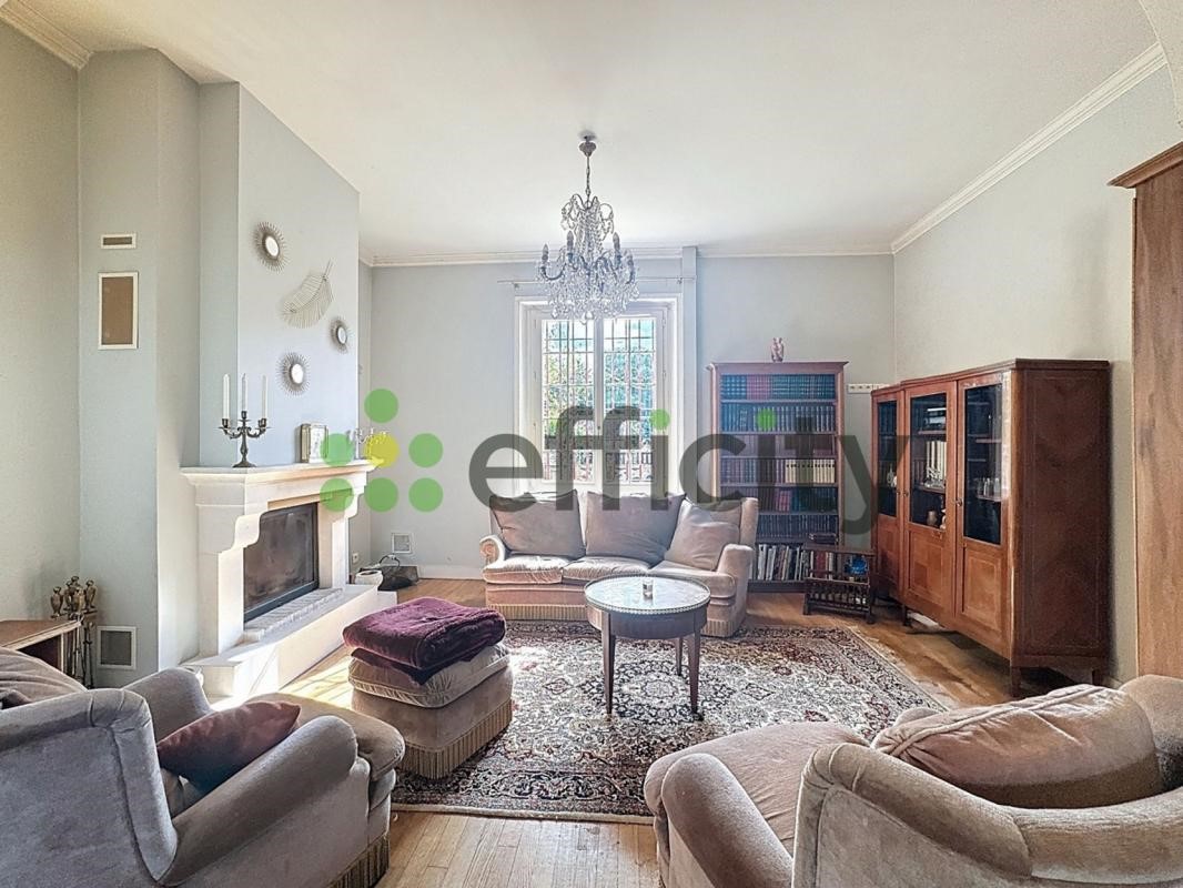 For sale: 214 sqm house in Lumigny-Nesles-Ormeaux.