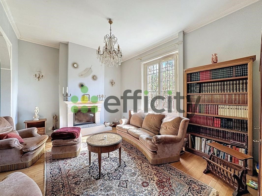 For sale: 214 sqm house in Lumigny-Nesles-Ormeaux.