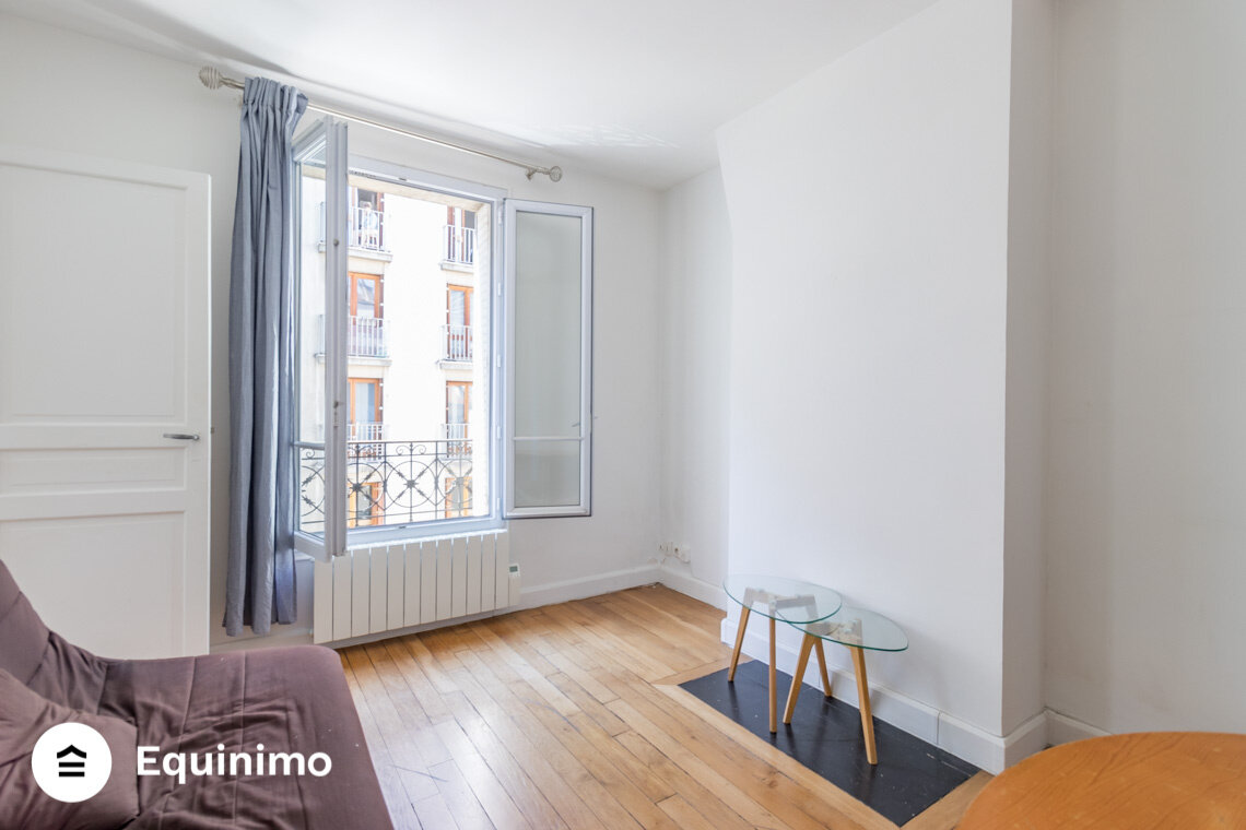 Two-room apartment of 32sqm in good condition located 400m from the metro.