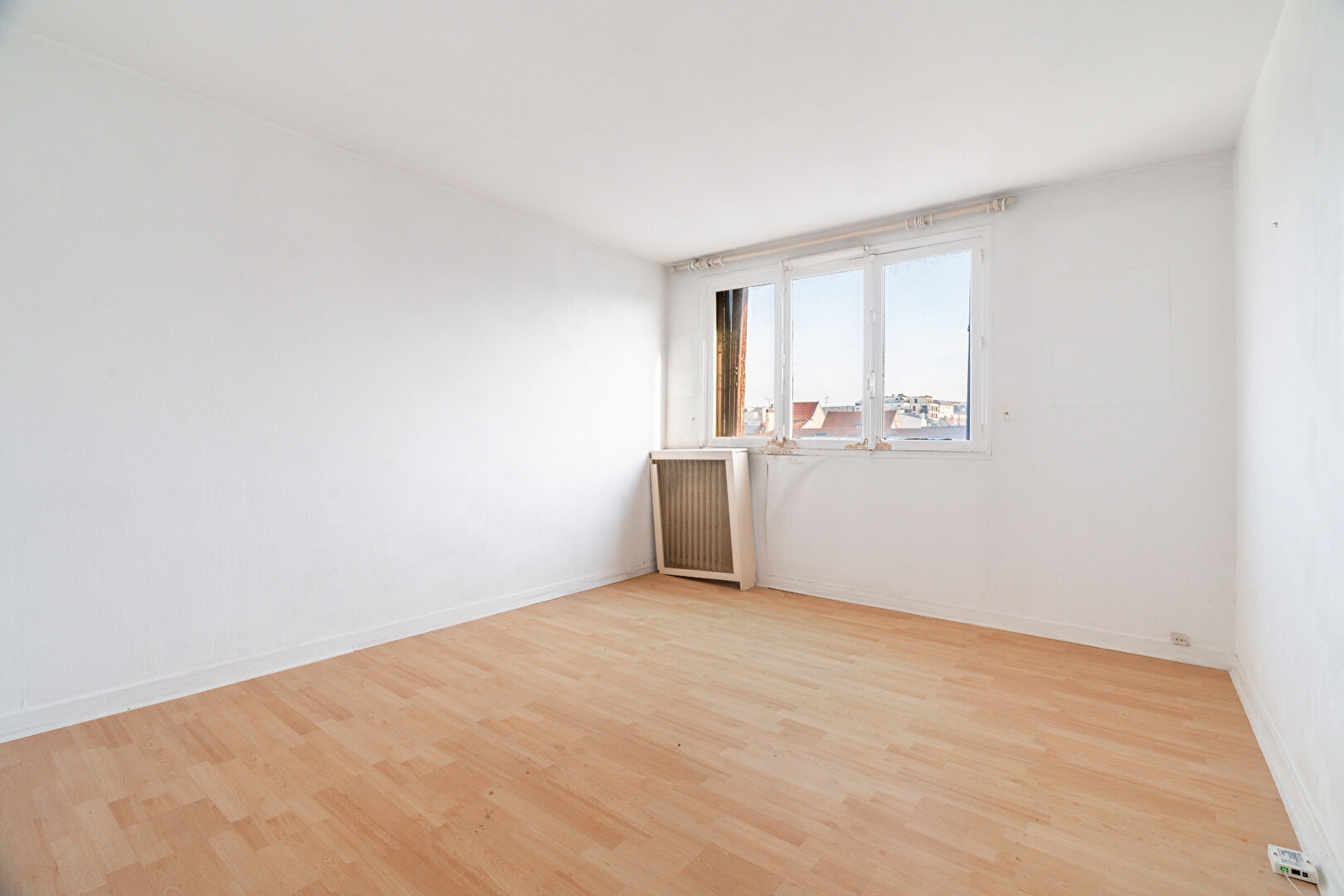 For sale, 57 sqm apartment in Nanterre.