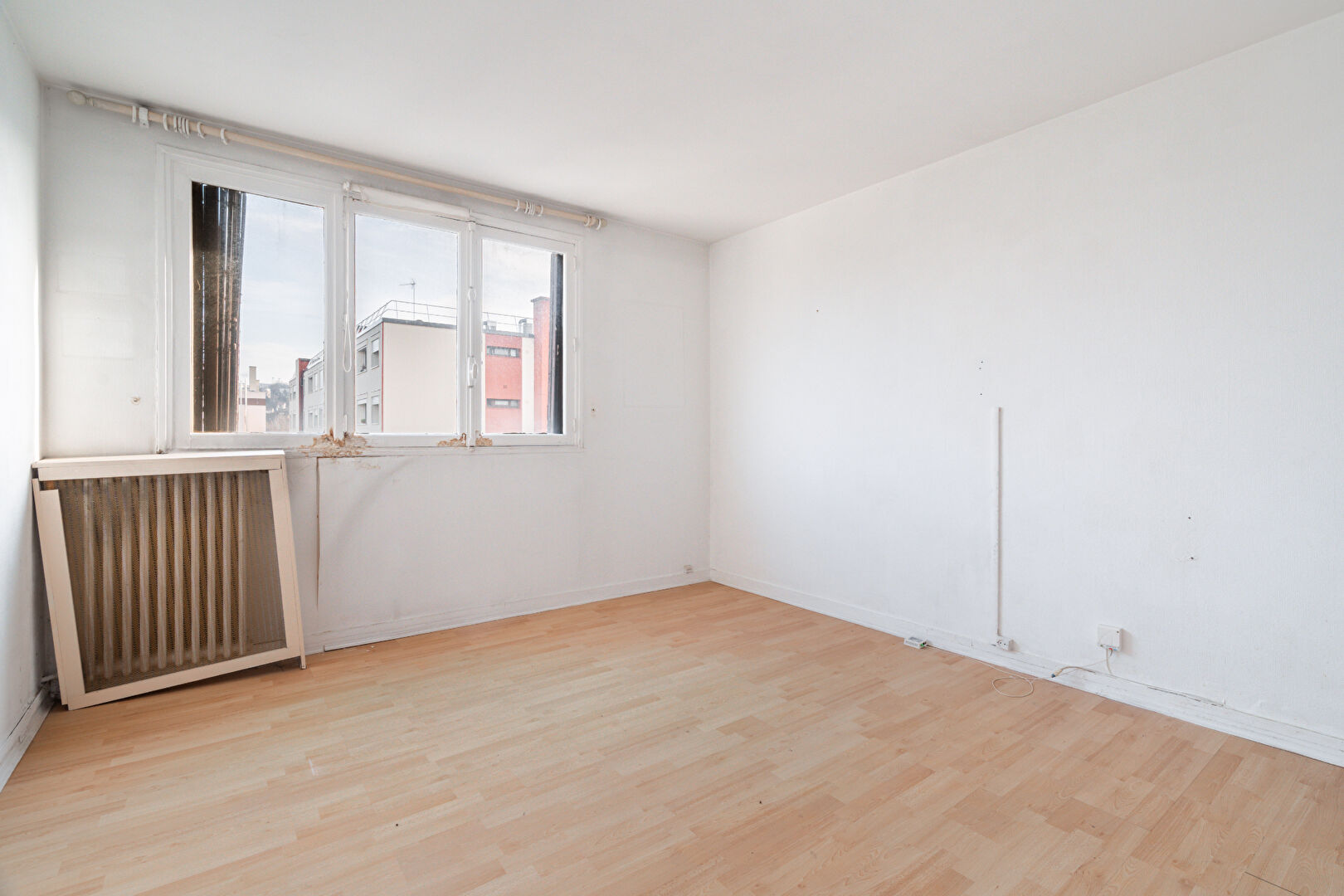 For sale, 57 sqm apartment in Nanterre.