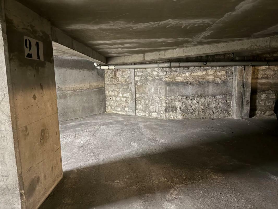 Parking for sale (car + scooter): Boulevard du Montparnasse/rue Delambre