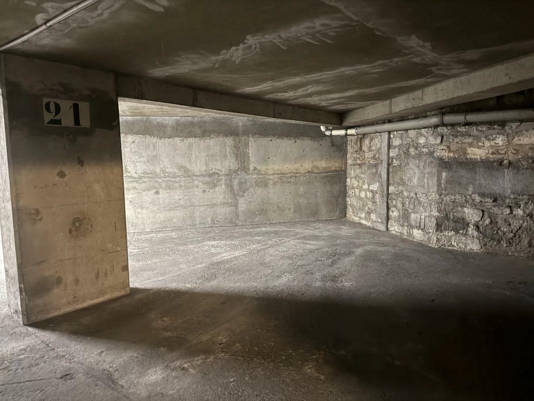 Parking for sale (car + scooter): Boulevard du Montparnasse/rue Delambre