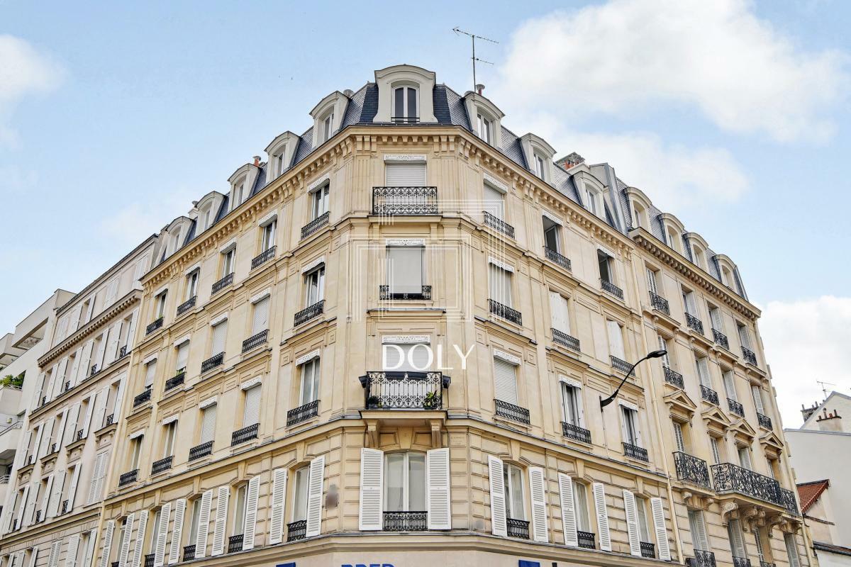 T2 30 m² lumineux 5e étage Levallois Perret proximité métro