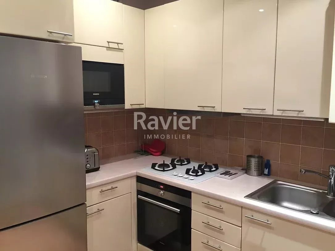 Location of a 73sqm apartment in PARIS 8.
