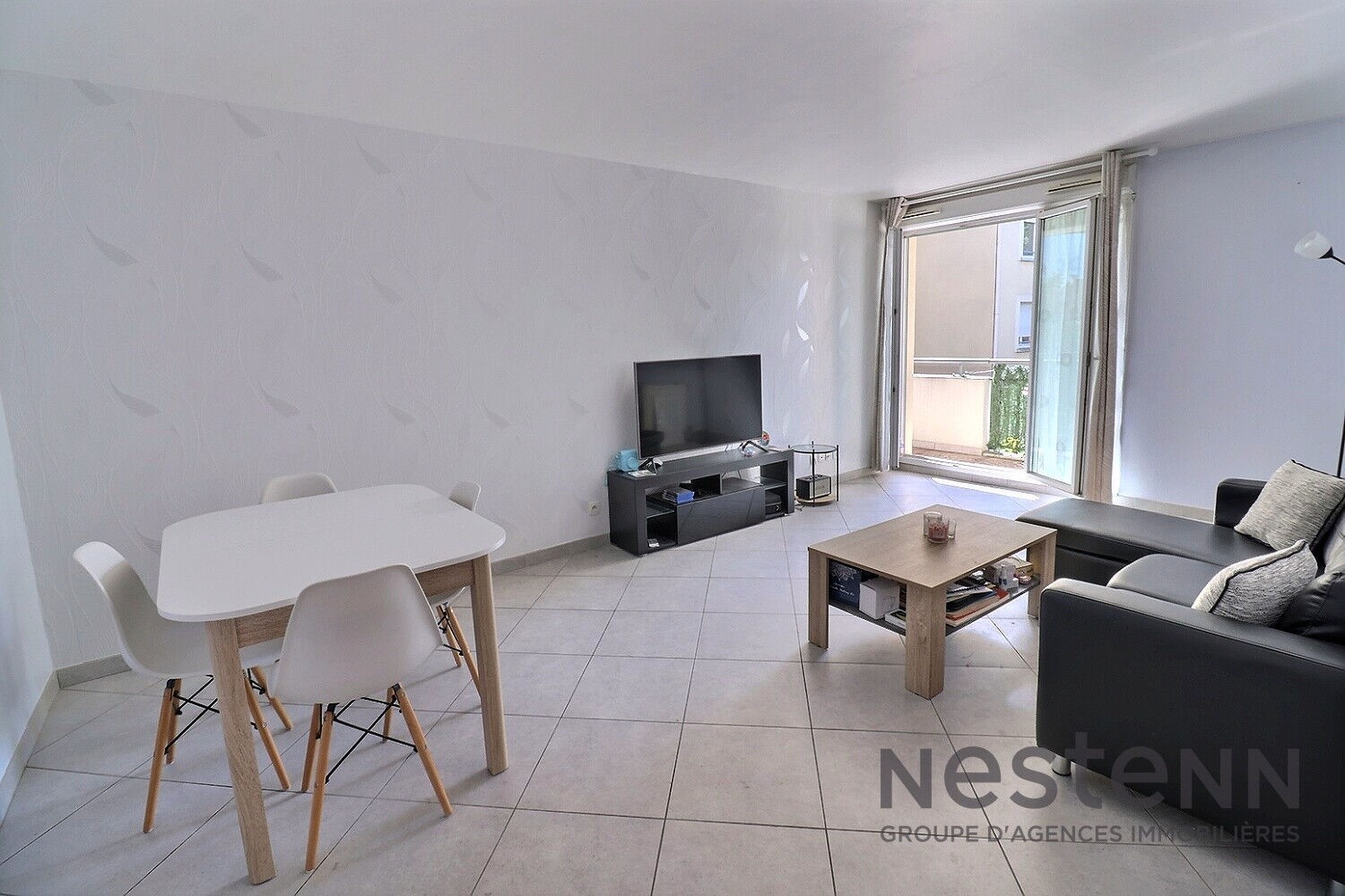 For sale: 84 sqm apartment in Neuilly-sur-Marne.
