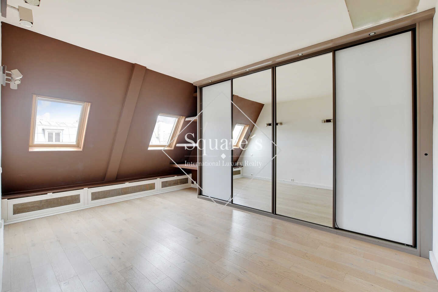 Sale apartment of 72 sqm in PARIS 8