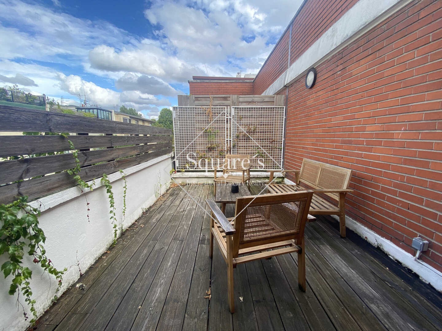 3-Room Apartment 64 sqm with Terrace in Neuilly-sur-Seine