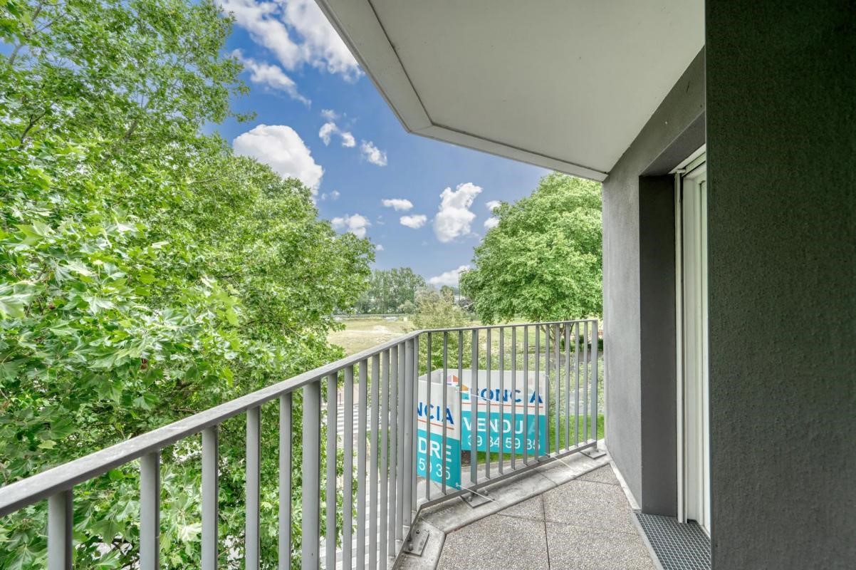 For sale: 61 sqm apartment in Argenteuil.
