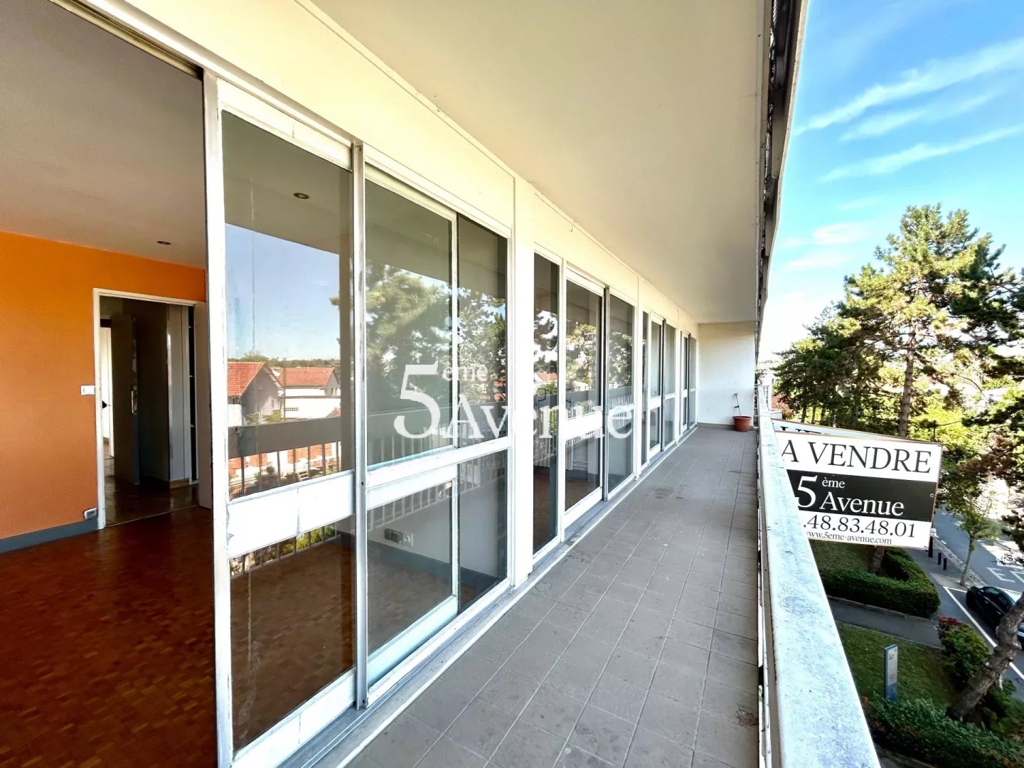 For sale: 90 sqm apartment in Joinville-le-Pont.