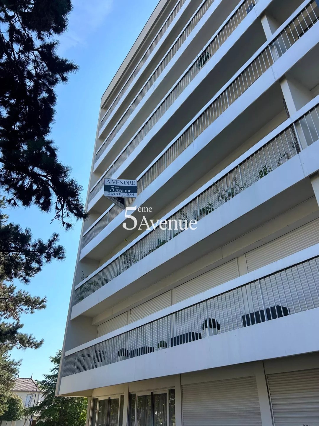 For sale: 90 sqm apartment in Joinville-le-Pont.